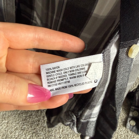 Mossimo (Target) plaid button down - Picture 4 of 4